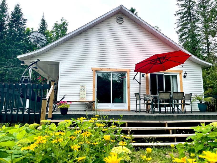 Chalet Nabu L'Ours - Riviere - Billard Saint-Alexis-des-Monts Ngoại thất bức ảnh