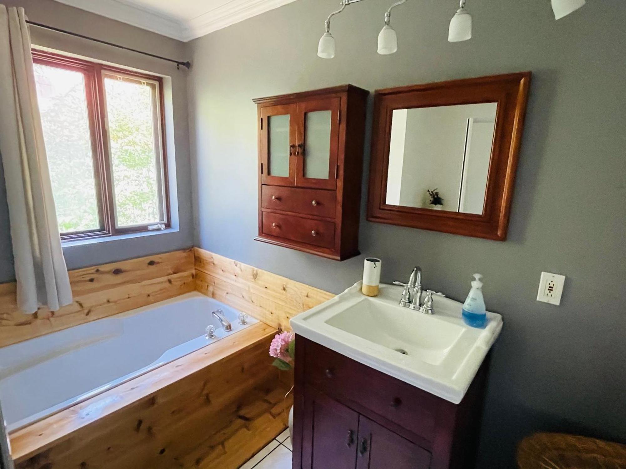 Chalet Nabu L'Ours - Riviere - Billard Saint-Alexis-des-Monts Ngoại thất bức ảnh